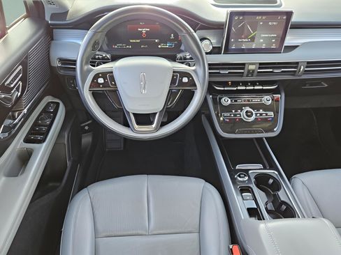 Used 2022 Lincoln Corsair Grand Touring image 11