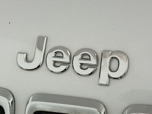Used 2019 Jeep Cherokee Latitude w/ Popular Appearance Group AWD/4WD image 29