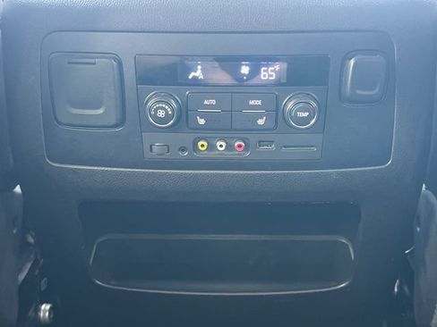 Used 2015 GMC Yukon Denali w/ Premium Package AWD/4WD image 41