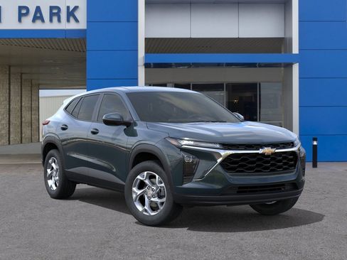 New 2026 Chevrolet Trax LS w/ LS Convenience Package FWD image 7