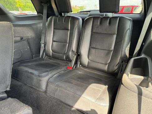 Used 2017 Ford Explorer XLT w/ Equipment Group 202A FWD image 12