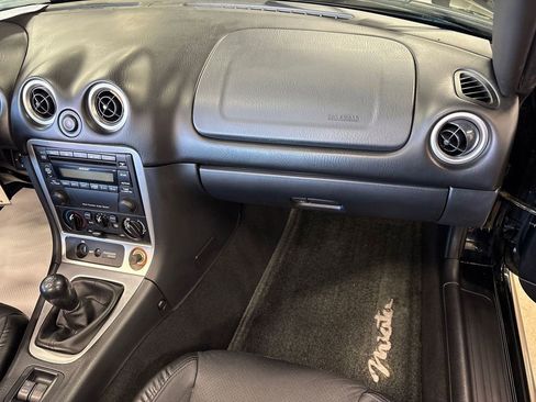 Used 2003 MAZDA MX-5 Miata LS image 40