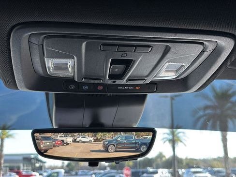 Certified 2022 GMC Sierra 1500 AT4 w/ AT4 Premium Package image 36