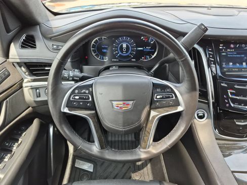 Used 2018 Cadillac Escalade Platinum AWD/4WD image 24
