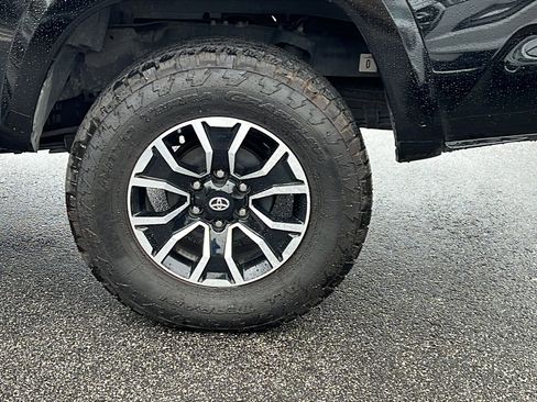 Used 2022 Toyota Tacoma TRD Sport image 12