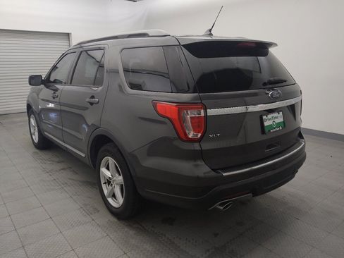 Used 2018 Ford Explorer XLT w/ Equipment Group 202A image 5