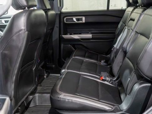 Used 2022 Ford Explorer XLT w/ Equipment Group 202A AWD/4WD image 11