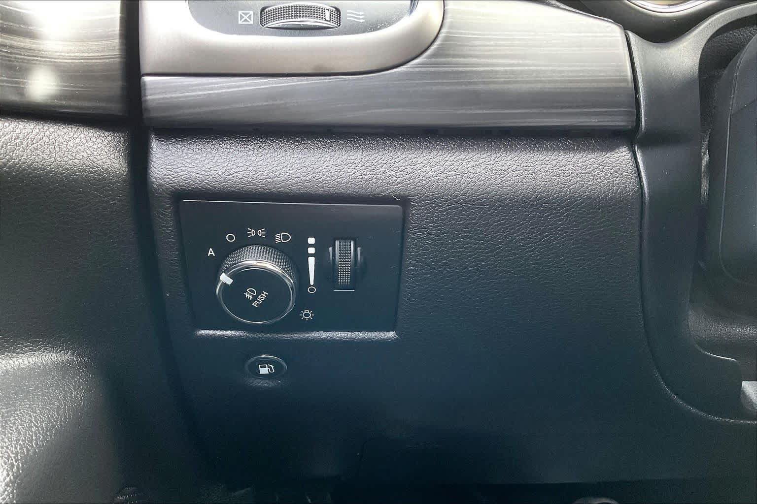 Used 2019 Jeep Grand Cherokee Altitude AWD/4WD image 33