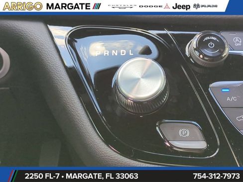 New 2026 Chrysler Pacifica Select FWD image 20