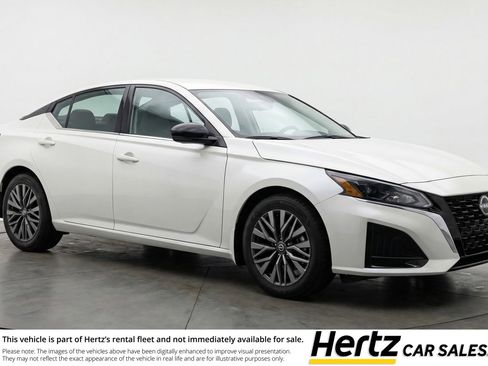 Used 2025 Nissan Altima 2.5 SV image 1