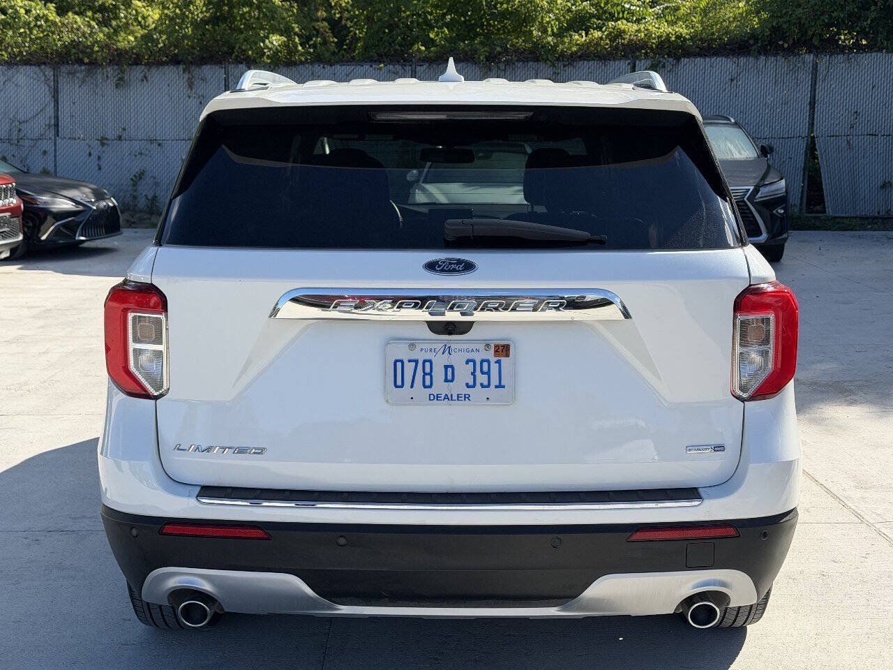 Used 2020 Ford Explorer Limited AWD/4WD image 6