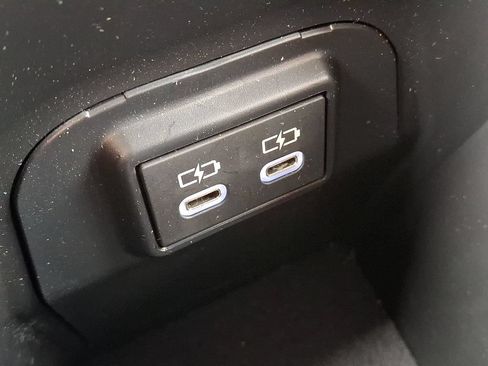 Used 2025 Toyota RAV4 LE AWD/4WD image 25