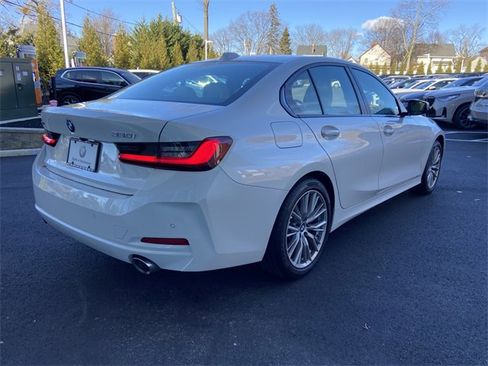 Certified 2023 BMW 330i xDrive Sedan w/ Convenience Package image 5