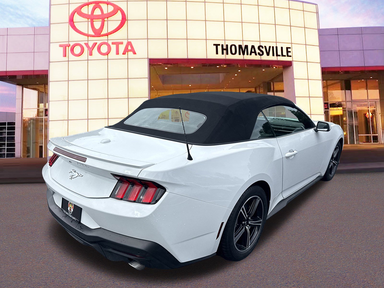 Used 2025 Ford Mustang Premium RWD image 3