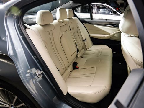 Used 2018 BMW 530i w/ Premium Package RWD image 44