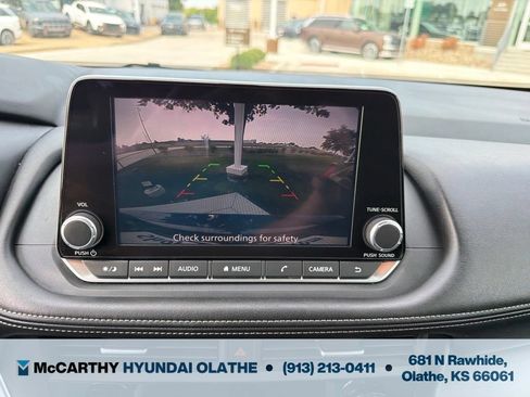 Used 2025 Nissan Rogue SV FWD image 9