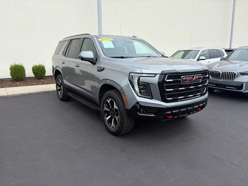 Used 2025 GMC Yukon AT4 AWD/4WD image 3