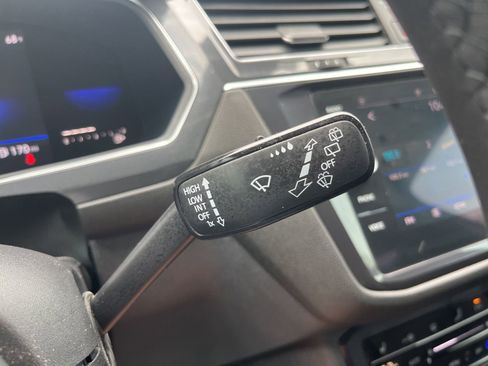 Used 2022 Volkswagen Tiguan SE R-Line FWD image 18
