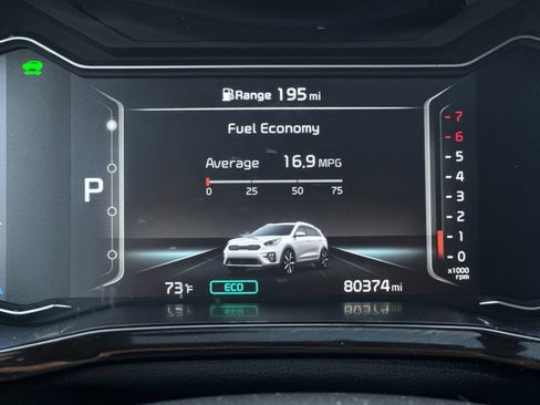 Used 2020 Kia Niro Touring image 32