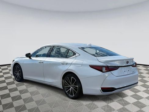 Used 2024 Lexus ES 300h w/ Premium Package image 4