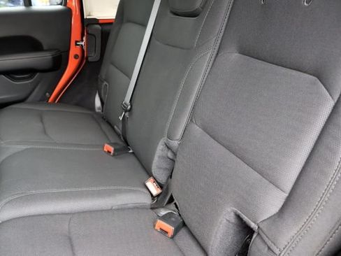 Used 2020 Jeep Wrangler Unlimited Sahara w/ Uconnect 4C Nav & Sound Group AWD/4WD image 17
