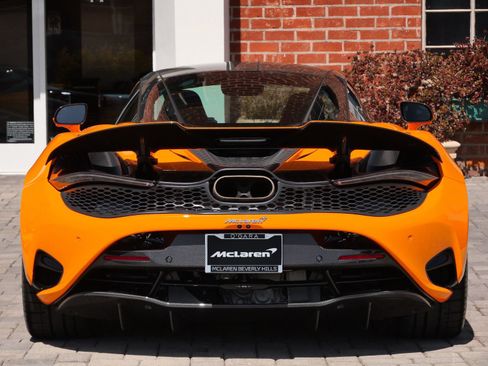 Used 2024 McLaren 750S RWD image 5