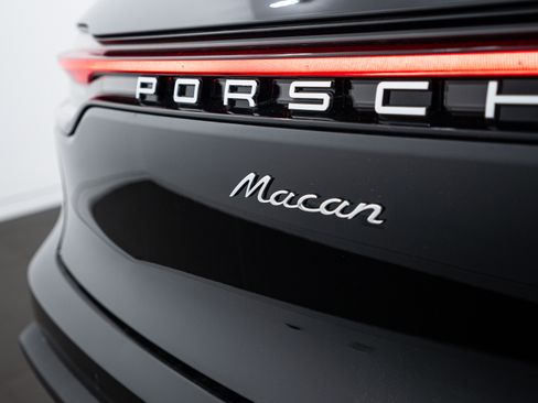 Certified 2025 Porsche Macan image 25