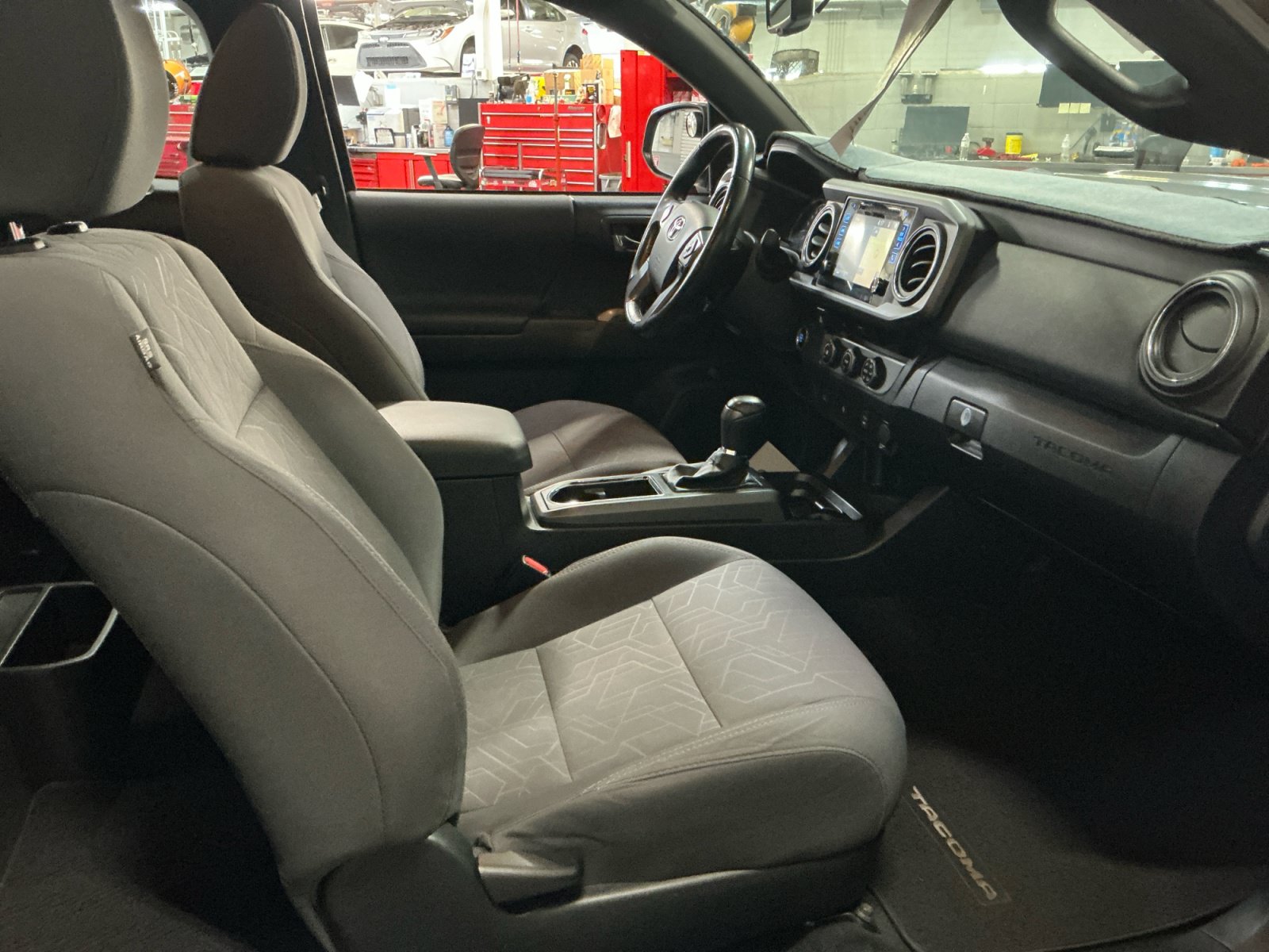 Used 2016 Toyota Tacoma TRD Sport w/ Towing Package RWD image 19