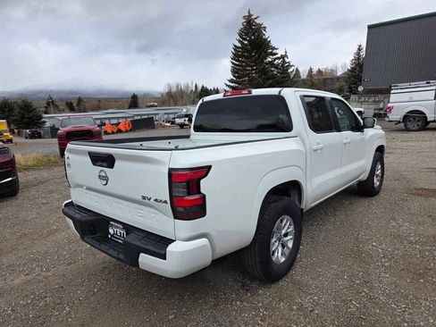 Used 2024 Nissan Frontier SV image 9