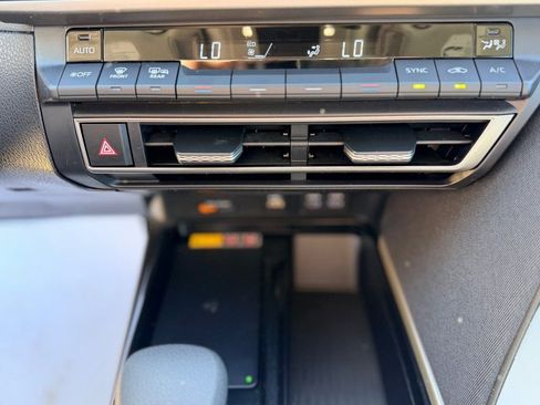 Used 2025 Toyota Camry LE image 17