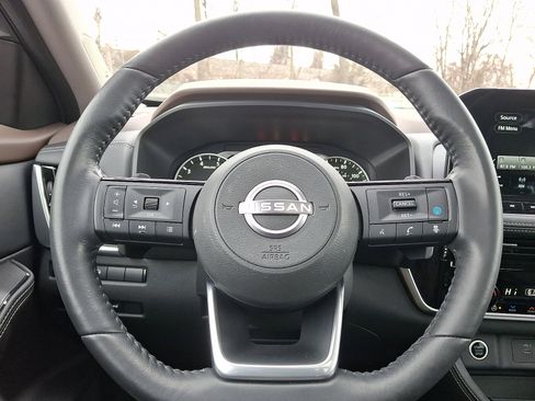 Used 2023 Nissan Rogue SL w/ SL Premium Package image 18