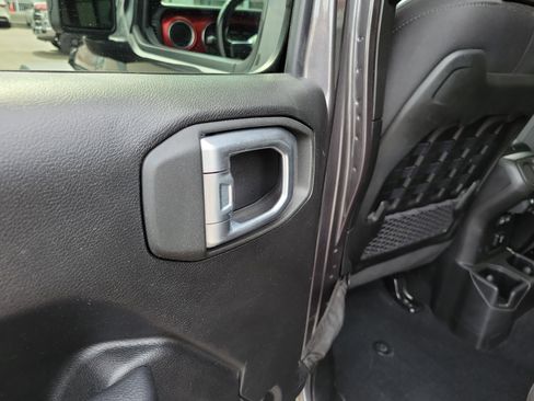 Used 2022 Jeep Wrangler Unlimited Rubicon w/ LED Lighting Group AWD/4WD image 13