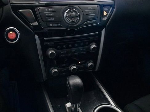 Used 2019 Nissan Pathfinder SV image 33