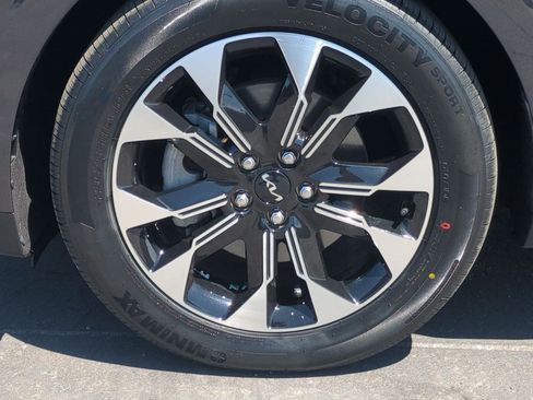 Certified 2024 Kia Carnival EX FWD image 27