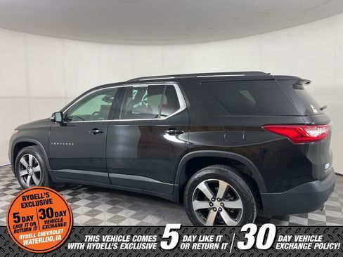 Used 2021 Chevrolet Traverse LT w/ LT Premium Package image 8
