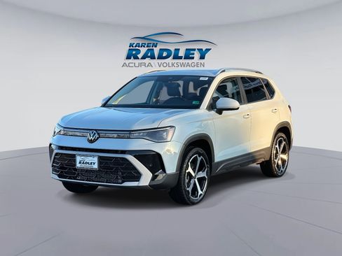 Certified 2025 Volkswagen Taos SEL image 5