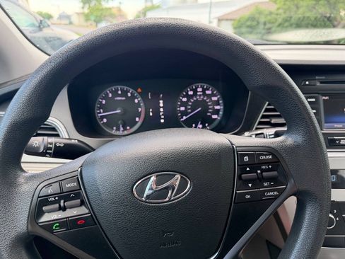 Used 2015 Hyundai Sonata SE w/ Option Group 09 FWD image 12