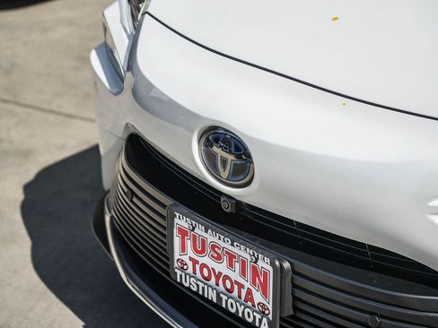 Used 2021 Toyota Mirai RWD image 3