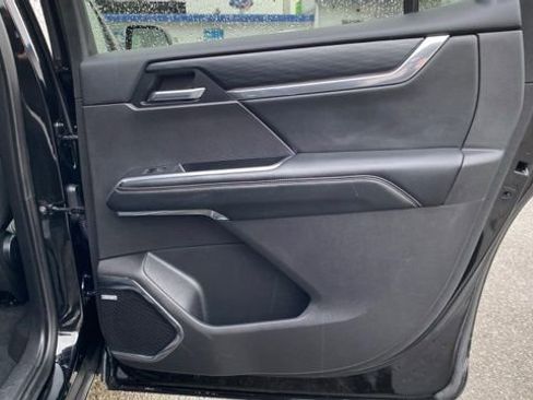 Used 2025 GMC Acadia Elevation image 25