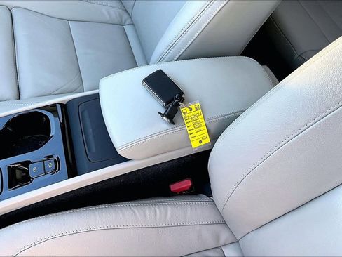 Used 2023 Volvo XC40 B4 Plus w/ Protection Package Premier image 13