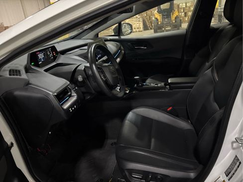 Certified 2025 Toyota Prius XLE FWD image 10