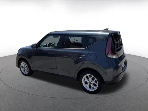 Used 2025 Kia Soul LX w/ LX Technology Package FWD image 10