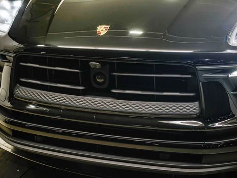 Used 2024 Porsche Macan image 8