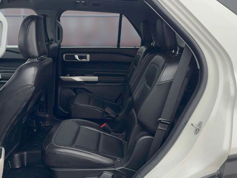 Used 2022 Ford Explorer XLT w/ Equipment Group 202A image 14