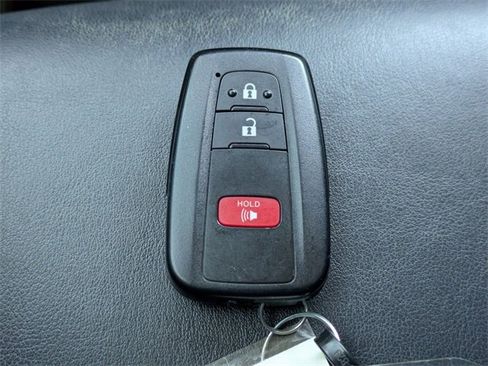 Used 2019 Toyota Prius XLE image 29