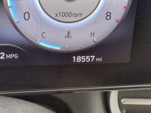 Used 2023 Hyundai Elantra Limited image 33