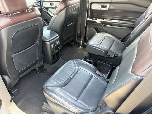 Used 2020 Ford Explorer Platinum w/ Premium Technology Package AWD/4WD image 17