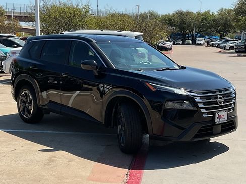 Used 2025 Nissan Rogue SV image 4