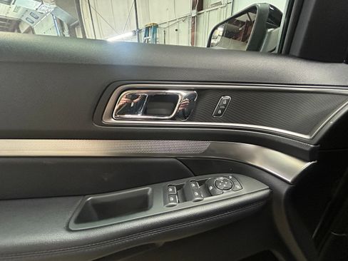 Certified 2018 Ford Explorer XLT w/ Equipment Group 202A AWD/4WD image 13