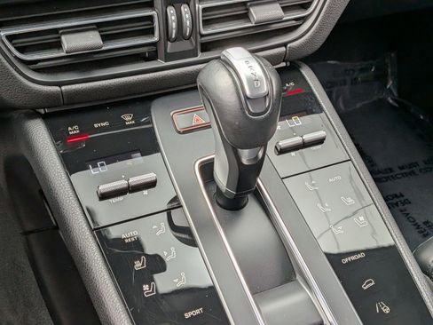 Used 2023 Porsche Macan AWD/4WD image 22